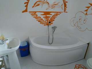 Проживание в семье Casa Milos Бэиле-Еркулане Cемейный номер с собственной ванной комнатой-7