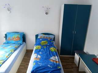 Проживание в семье Casa Milos Бэиле-Еркулане Небольшой двухместный номер с 2 отдельными кроватями-3